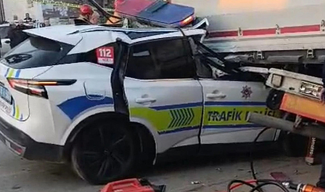 Polis Aracına TIR Çarptı: 1 Şehit