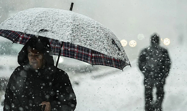 Yoğun kar yağışı ulaşımı aksatıyor: 22 yol trafiğe kapandı