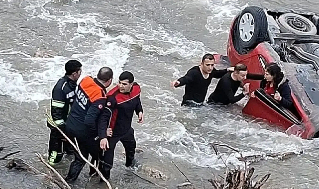Amasya’da otomobil nehre uçtu: Anne ve kızı kurtarıldı
