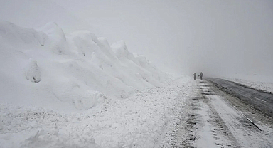 Ardahan’da çığ felaketi: İş makineleri kar altında