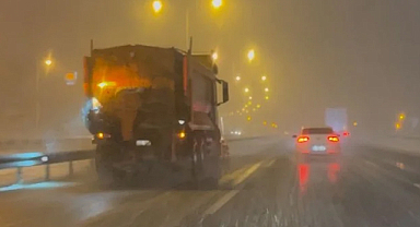 Bolu Dağı’nda kar yağışı etkisini artırıyor, ekipler sahada