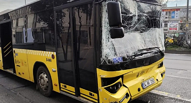 Fatih’te 3 İETT otobüsü çarpıştı