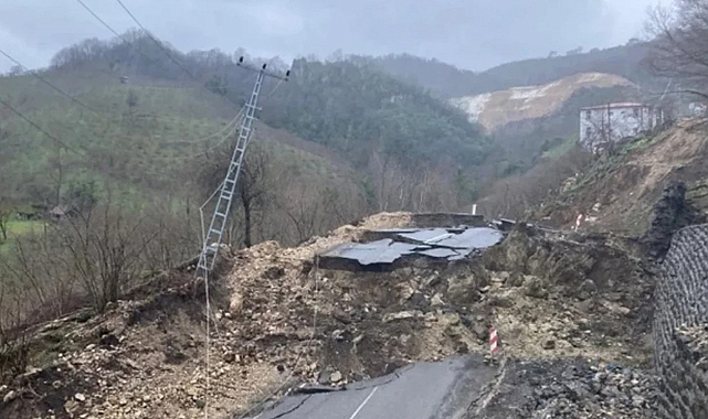 Ordu-Tokat yolunda heyelan: 300 metrelik bölüm çöktü
