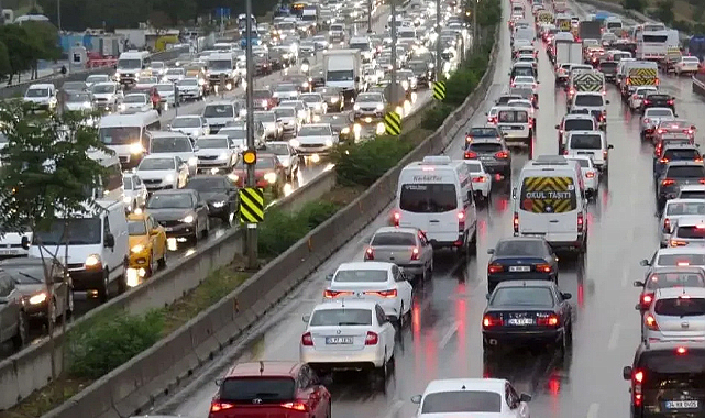 Bayram süresince bazı güzergâhlarda ağır vasıta trafiğine geçici kısıtlama