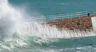 Denizlerde fırtına: Dört bölgede kuvvetli rüzgar bekleniyor