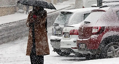 Doğu’da kar yağışı ulaşımı aksattı