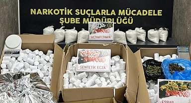 İzmir’de dev operasyon: 366 bin uyuşturucu hap ele geçirildi