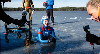 Birgül Erken dünya rekoru kırdı: Buzun altında tek nefesle 141 metre yüzdü