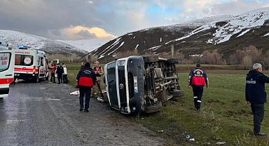 Bitlis’te Yolcu Minibüsü Devrildi: 11 Kişi Yaralandı