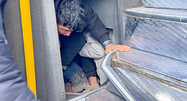 Boş Otobüsün Bagajına Gizlenen 53 Göçmen Yakalandı