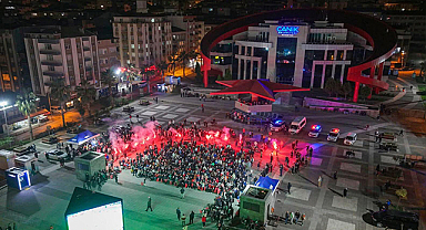 Canik'te Tribün Ruhu Meydana Taşındı: Dev Ekranla Milli Maç Coşkusu Yaşandı