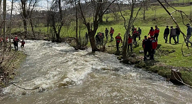 Dereye düşen 8 yaşındaki çocuk için arama çalışmaları sürüyor