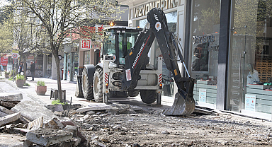 İstiklal Caddesi’nde Asfalt ve Kaldırım Çalışmalarına Başlandı