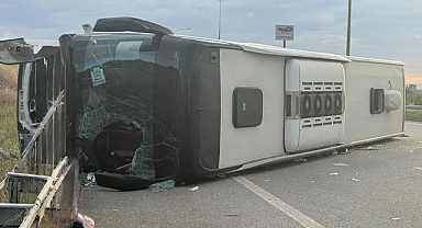 İstanbul-İzmir Otoyolu’nda otobüs devrildi: 25 yaralı