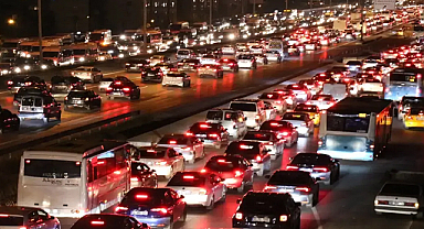 Türkiye’de trafiğe kayıtlı araç sayısı yükselmeye devam ediyor