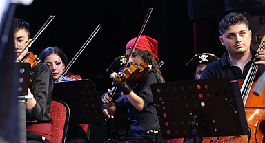 Atakum Belediyesi Çocuk ve Gençlik Orkestrası, Ata Sahne’de ilk konserini verdi