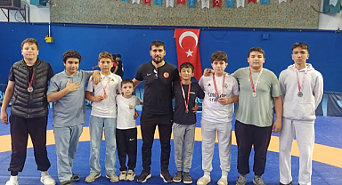 Kavak Belediyesi Sporcularından Güreşte Büyük Başarı