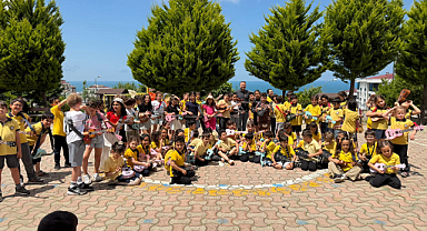 Miniklerden Ukulele Konseri: Hem Eğlendiler Hem Eğlendirdiler