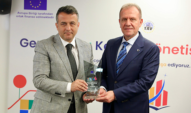 Samsun Büyükşehir’e “Genç Dostu Kent” Ödülü: Başkan Doğan’a Ödül Zirvede Takdim Edildi