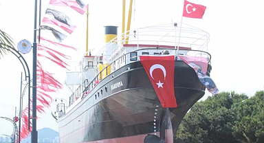 240 TON Ağırlığındaki BANDIRMA VAPURU Taşındı