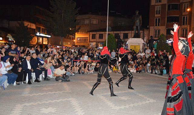36. Uluslararası Halk Oyunları Festivali Mehmetçik Meydanı'nda Coşkuyla Gerçekleşti