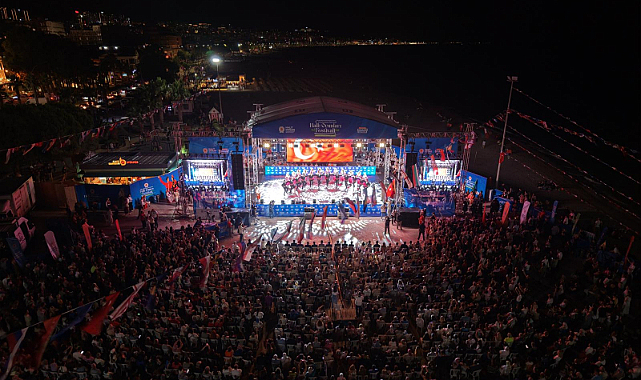 36. Uluslararası Samsun Halk Oyunları Festivali Başladı