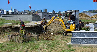 Büyükşehir’in Derecik Şehir Mezarlığı’ndaki İyileştirme Çalışmaları Sürüyor