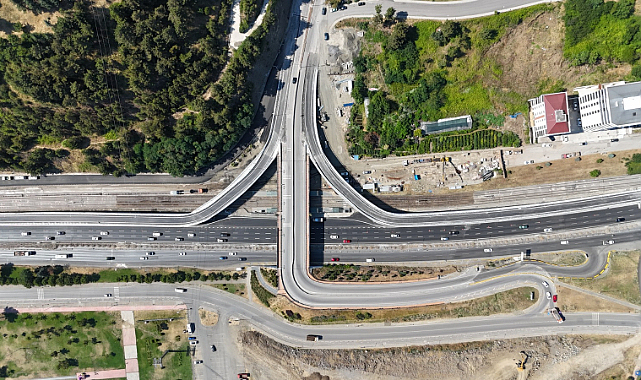 Kenan Şara Köprülü Kavşağı Projesi’nde İki Önemli Bağlantı Yolu Trafiğe Açıldı