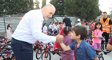 Başkan Sandıkçı'dan Davet: Tüm Çocuklar Hediyelerine Kavuşuyor