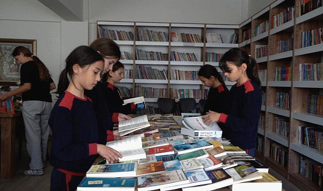 Atakum Belediyesi’nin ‘Kitabın Biletin Olsun’ kampanyası devam ediyor