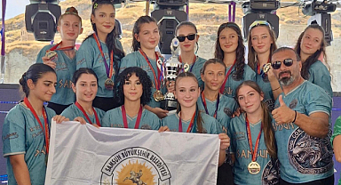 SAMSUN BÜYÜKŞEHİRLİ SPORCULAR ŞEHRE 3 KUPA İLE DÖNDÜ
