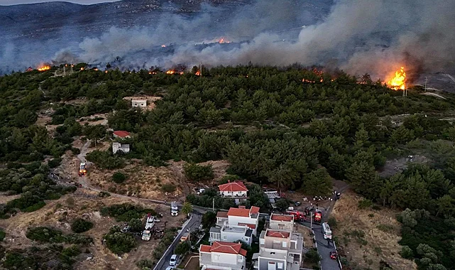 Bakan Yumaklı'dan açıklama: Çeşme yangını kontrol altında