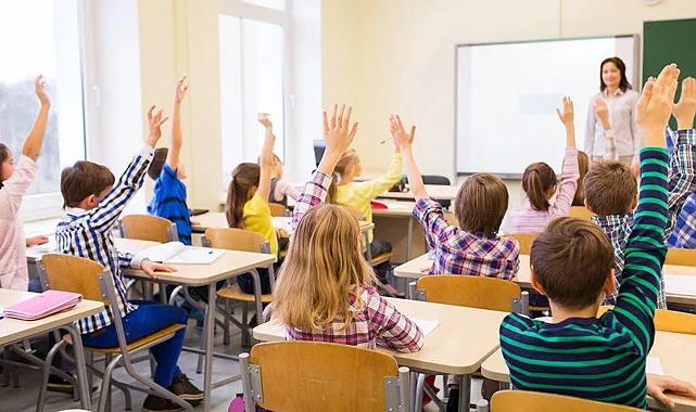Okullarda Serbest Kıyafet Uygulaması Sona Eriyor: Veliler Kararı Memnuniyetle Karşıladı