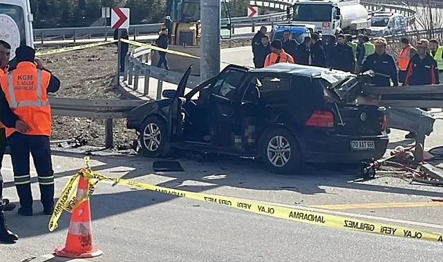 Kontrolden çıkan araç bariyerlere saplandı: 2 kişi yaşamını yitirdi