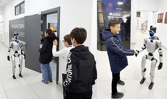 Bu İlçede Sınava Giren Öğrencileri İnsansı Robot Karşılıyor
