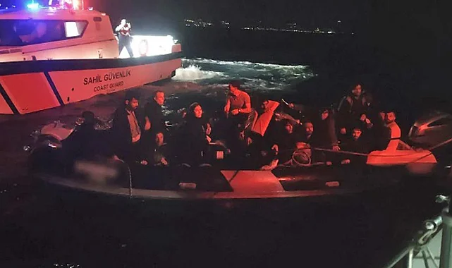 İzmir açıklarında 2’si çocuk 24 düzensiz göçmen yakalandı