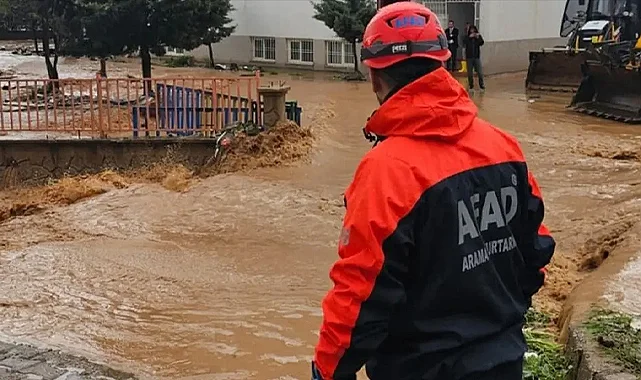 Fırtına ve yağışta can kaybı: 2 ölü, 33 yaralı