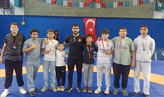 Kavak Belediyesi Sporcularından Güreşte Büyük Başarı