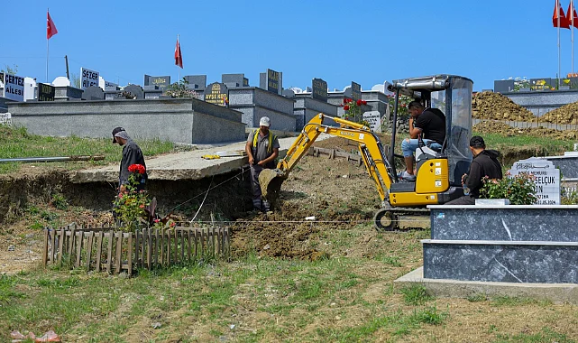 Büyükşehir’in Derecik Şehir Mezarlığı’ndaki İyileştirme Çalışmaları Sürüyor
